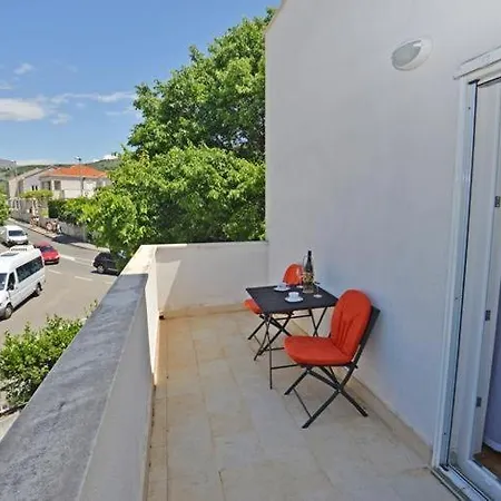 With A Parking Space - 11674