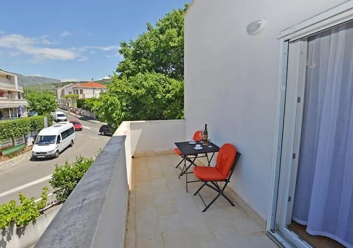 With A Parking Space - 11674